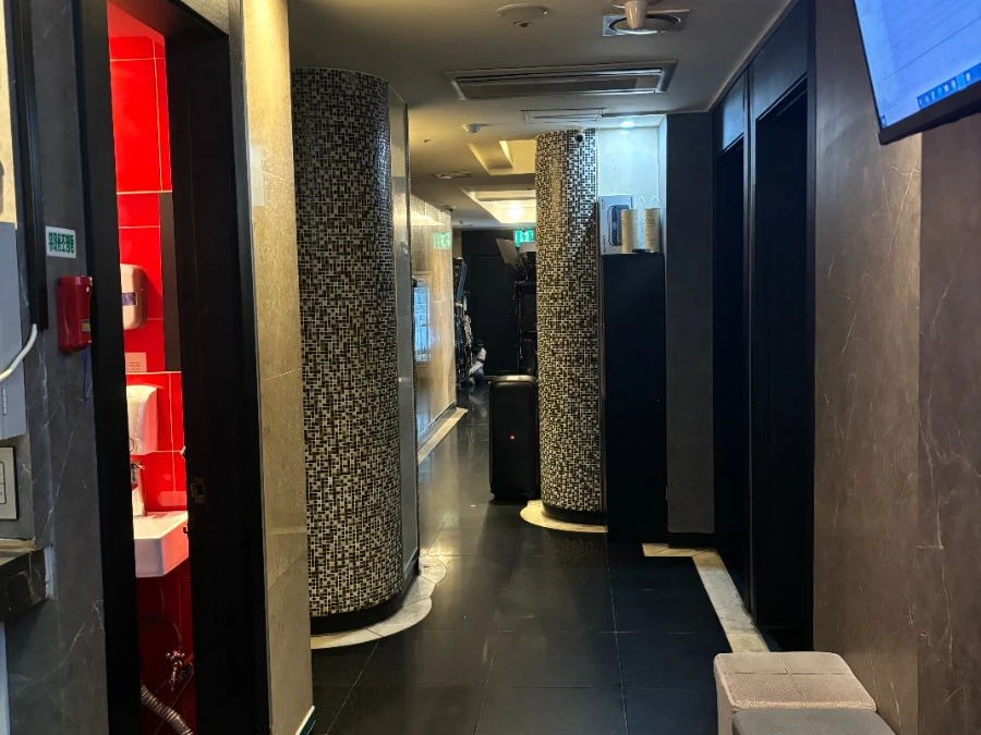 강남 킹스맨 복도